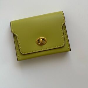 Mini Green Faux Leather Compact Vintage Style Bi-fold Wallet